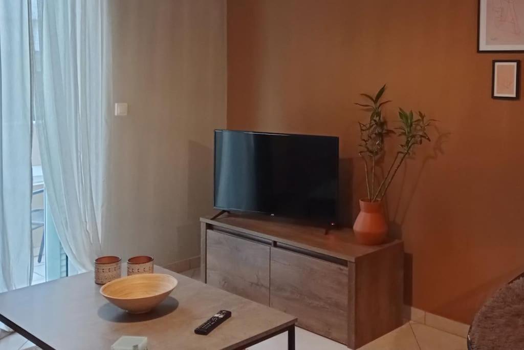 Central Artistic 2-Bedroom Apartment 79Sqm Tripoli Exterior photo