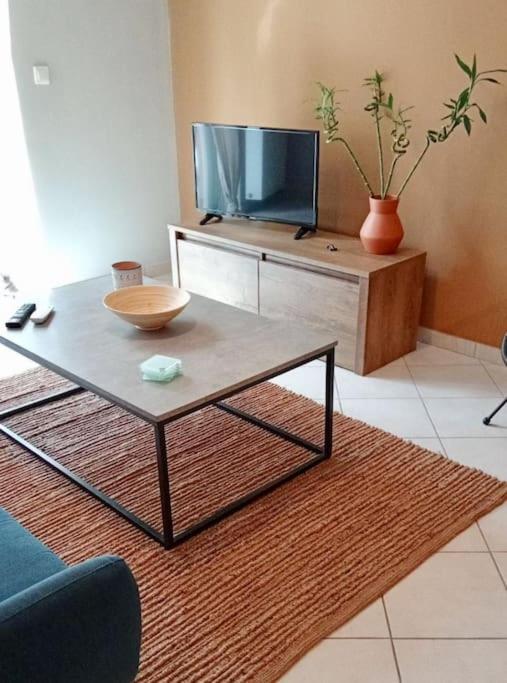Central Artistic 2-Bedroom Apartment 79Sqm Tripoli Exterior photo