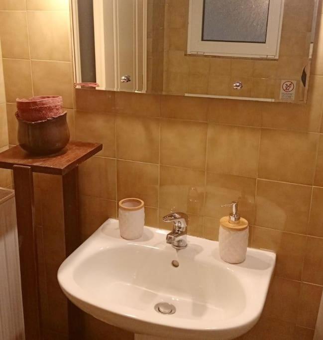 Central Artistic 2-Bedroom Apartment 79Sqm Tripoli Exterior photo