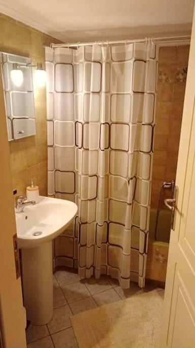 Central Artistic 2-Bedroom Apartment 79Sqm Tripoli Exterior photo